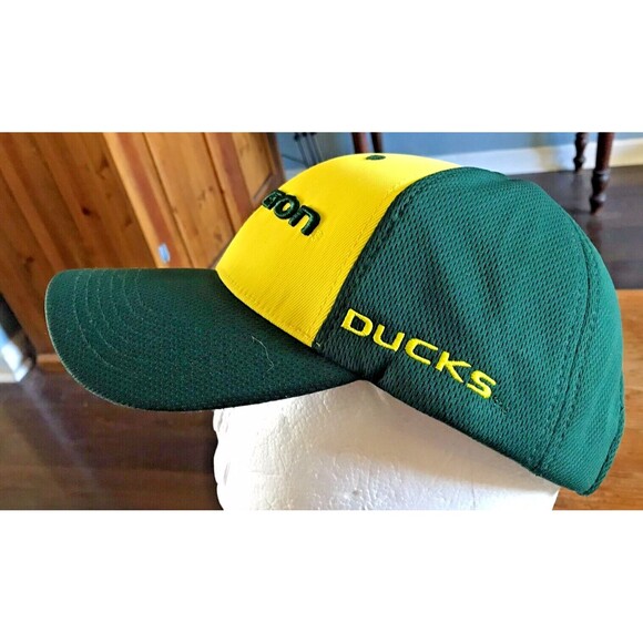 Oregon Ducks Baseball Hat Adjustable Strap Green Gold Captivating Headwear - Picture 3 of 10